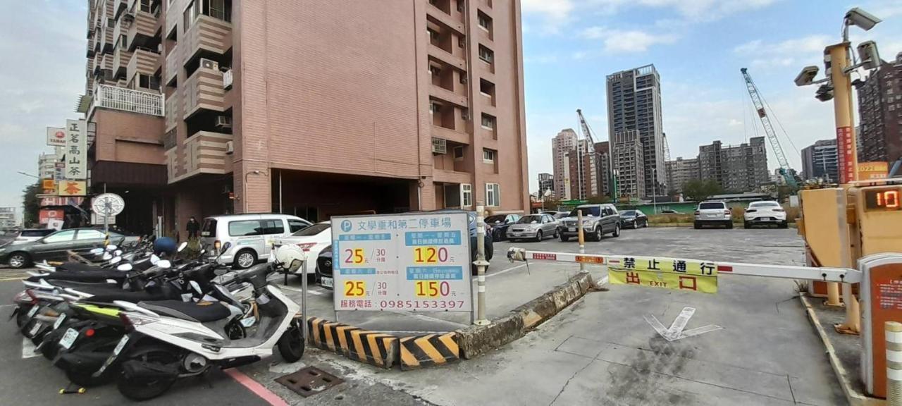 花的家 高鐵左營站前2號出口高鐵路步行3分鐘 最多6位可入住 3間卧房 月租長租 Kaohsiung Luaran gambar